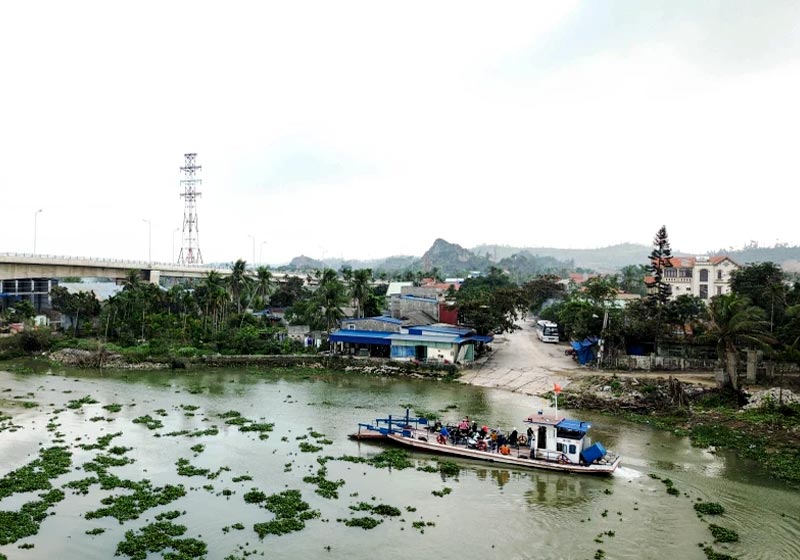 Bến phà Lại Xuân