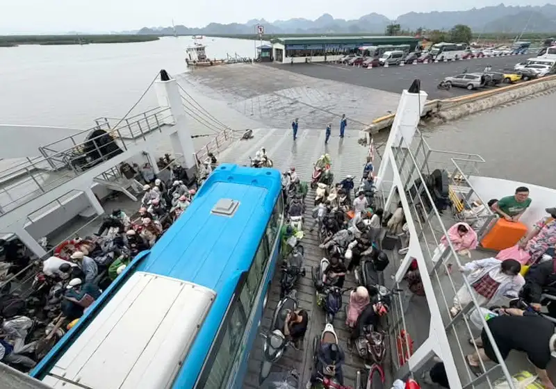 Phà cát bà cuối tuần